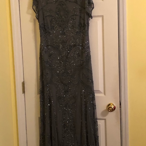 Elegant dress and shoes. - Picture 3 of 5